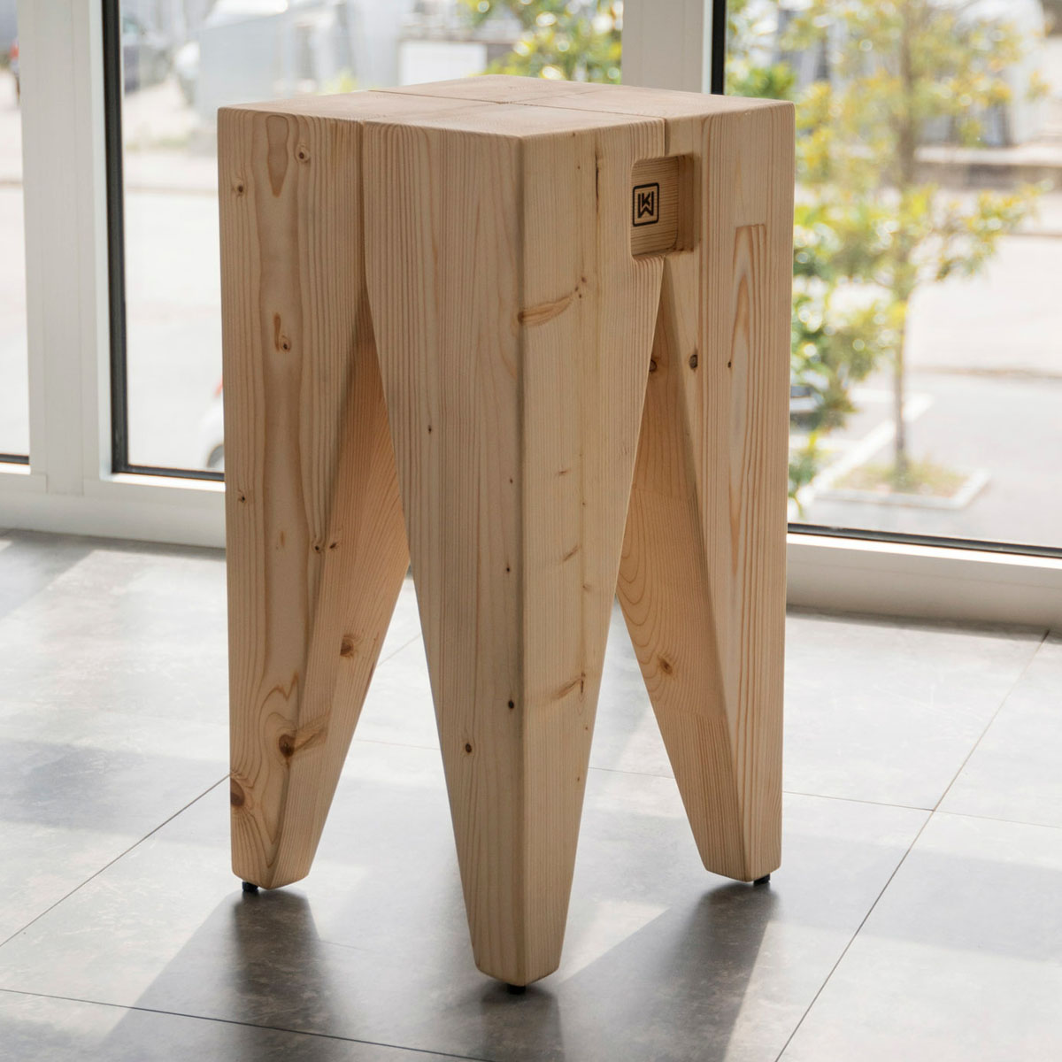 Sgabelli: alti, di design, in legno